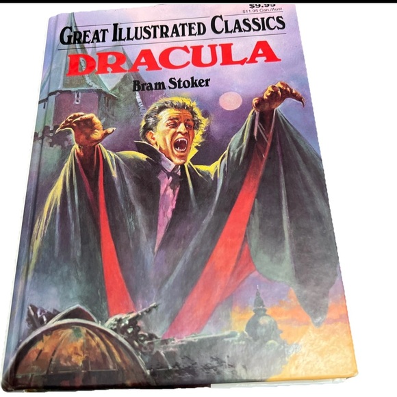 Great Illustrated Classics: Dracula Book - Picture 1 of 4